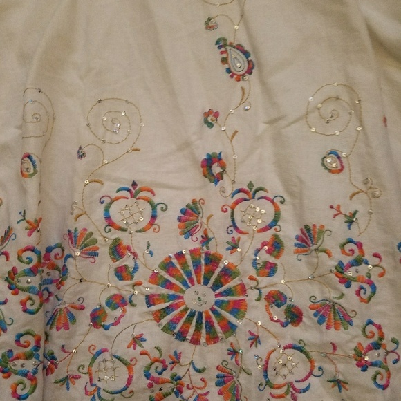 Floral embroidered calf length skirt - Picture 5 of 5